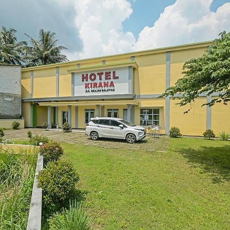 Oyo 92483 Hotel Kirana Salatiga Extérieur photo