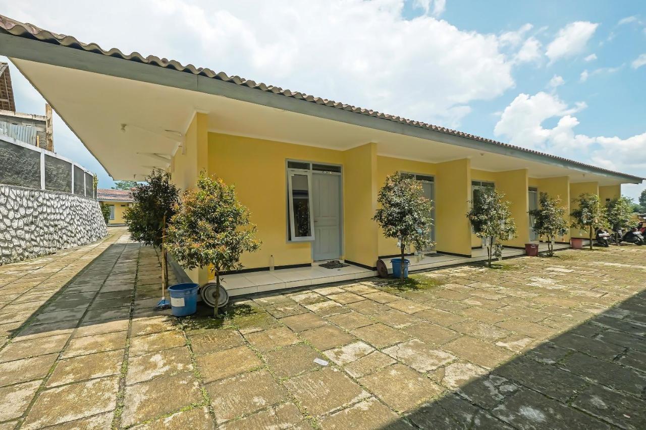 Oyo 92483 Hotel Kirana Salatiga Extérieur photo