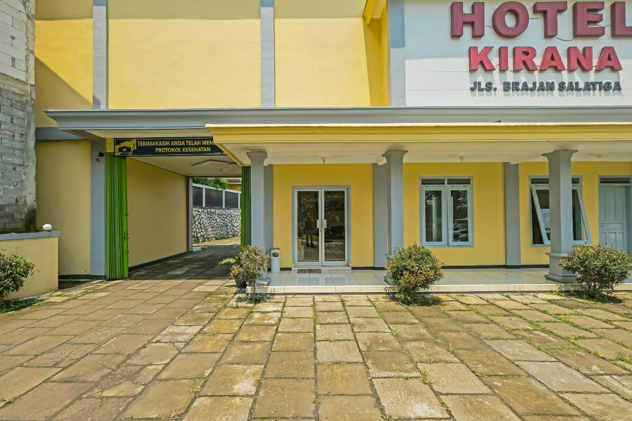 Oyo 92483 Hotel Kirana Salatiga Extérieur photo