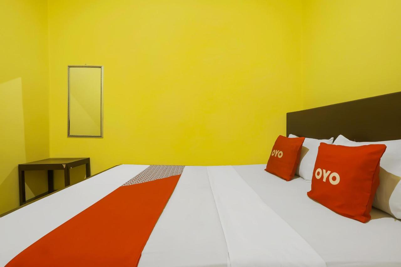 Oyo 92483 Hotel Kirana Salatiga Extérieur photo