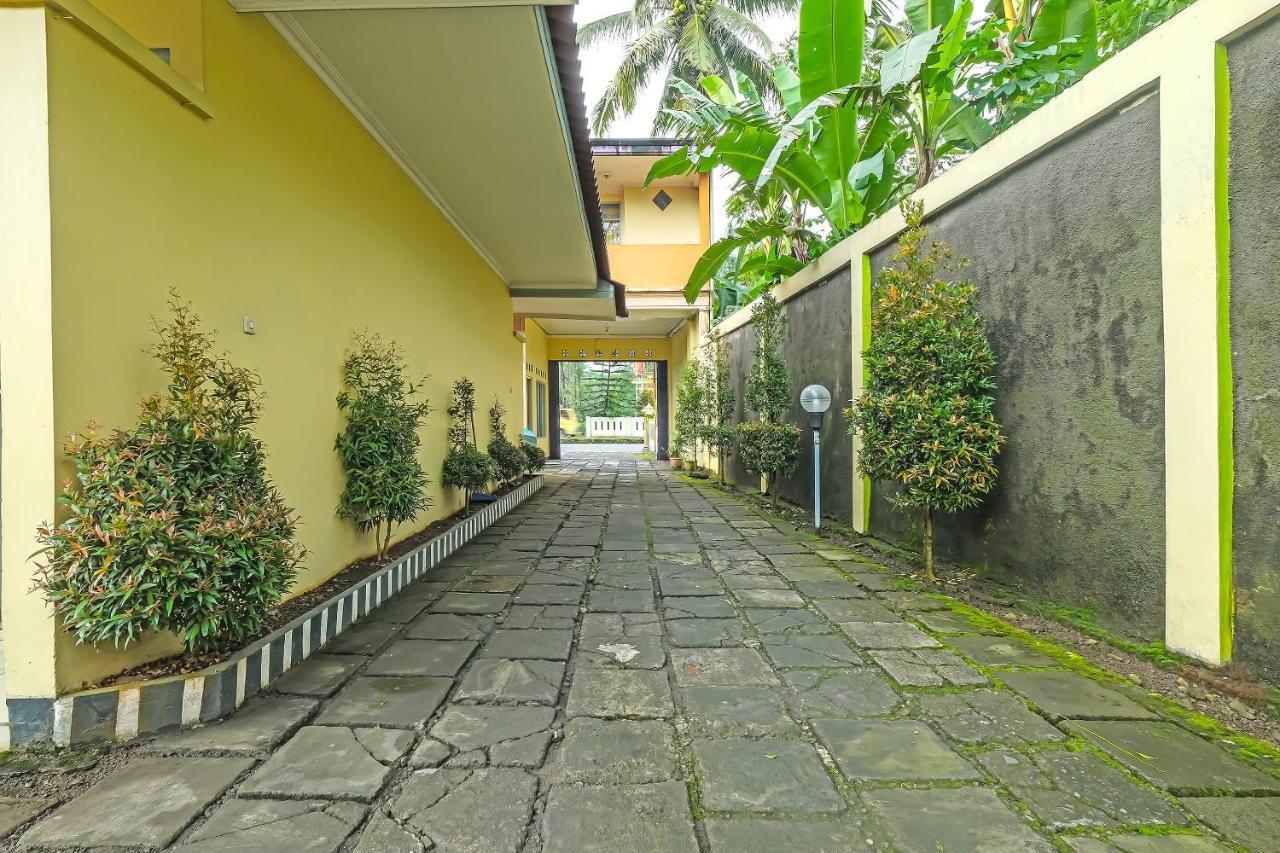 Oyo 92483 Hotel Kirana Salatiga Extérieur photo