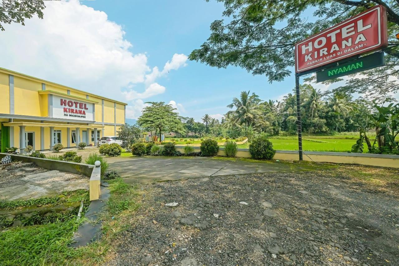 Oyo 92483 Hotel Kirana Salatiga Extérieur photo
